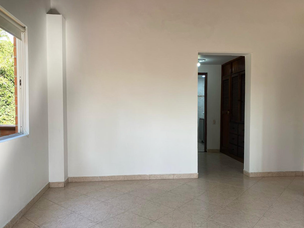 Oficina en arriendo en Loma Benedictinos, Envigado, 477 m² · foto 8 de 19