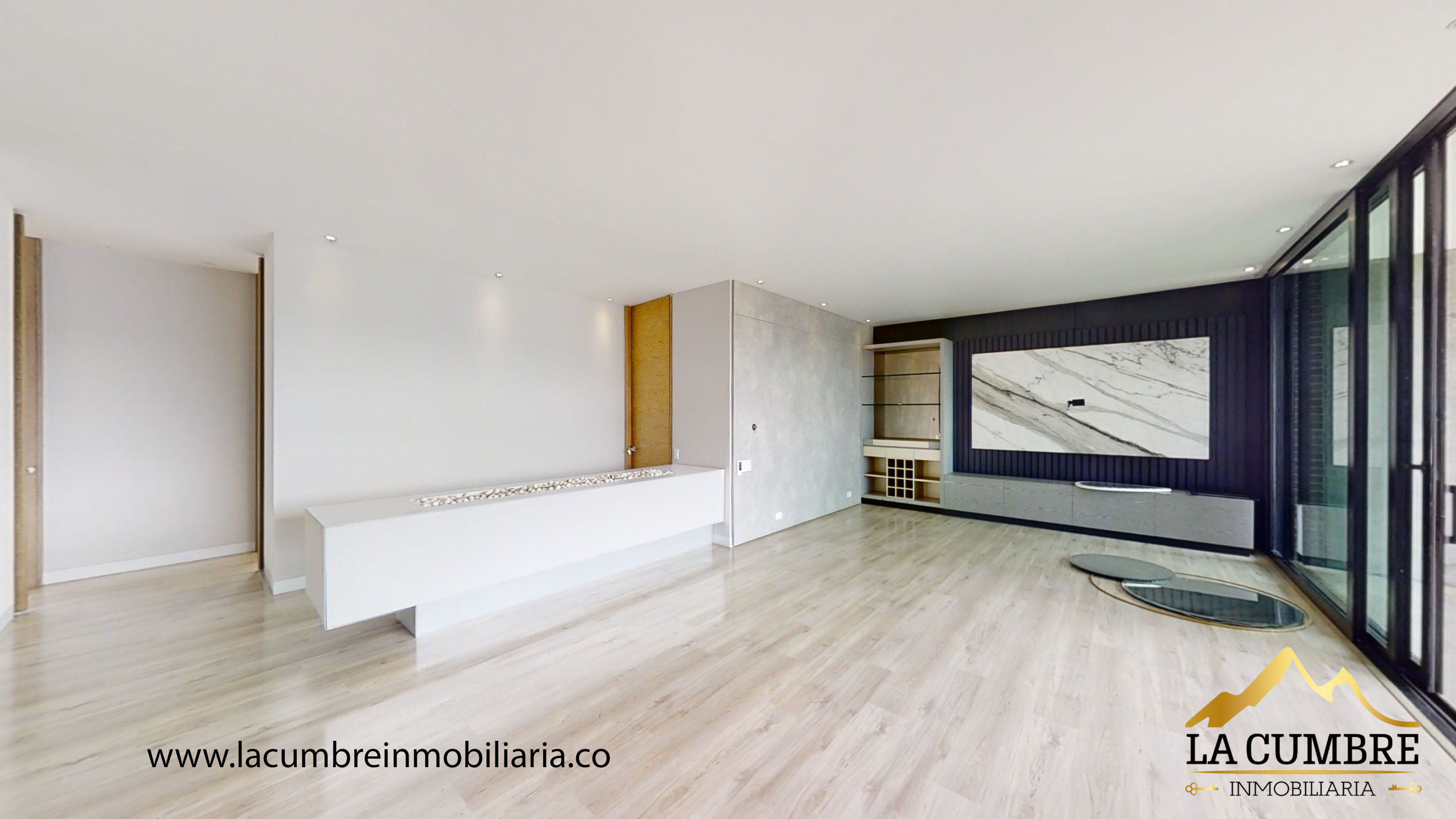 Apartamento de 3 alcobas en arriendo en Los Balsos, Medellín, 180 m² · foto 2 de 14