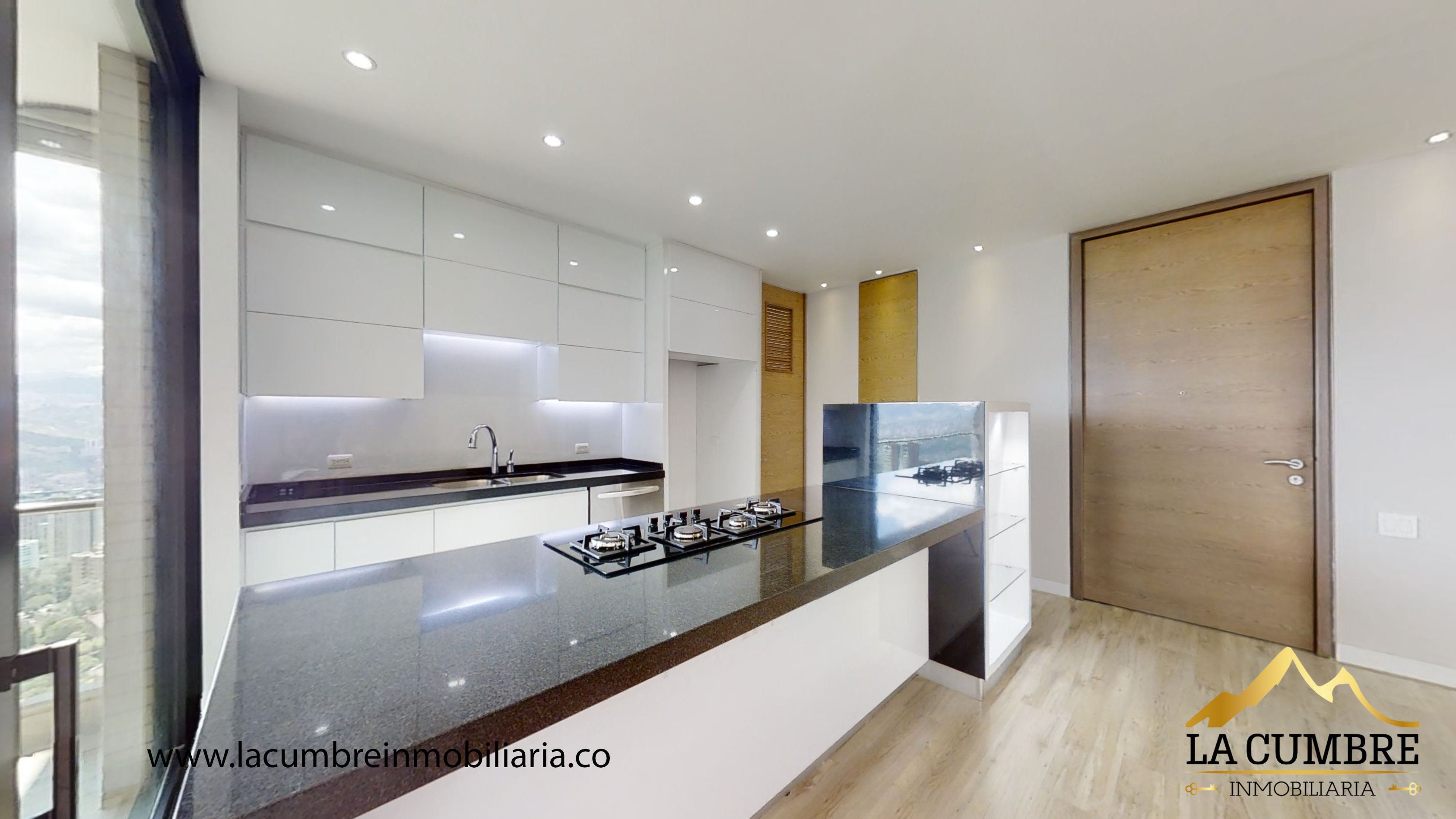 Apartamento de 3 alcobas en arriendo en Los Balsos, Medellín, 180 m² · foto 5 de 14