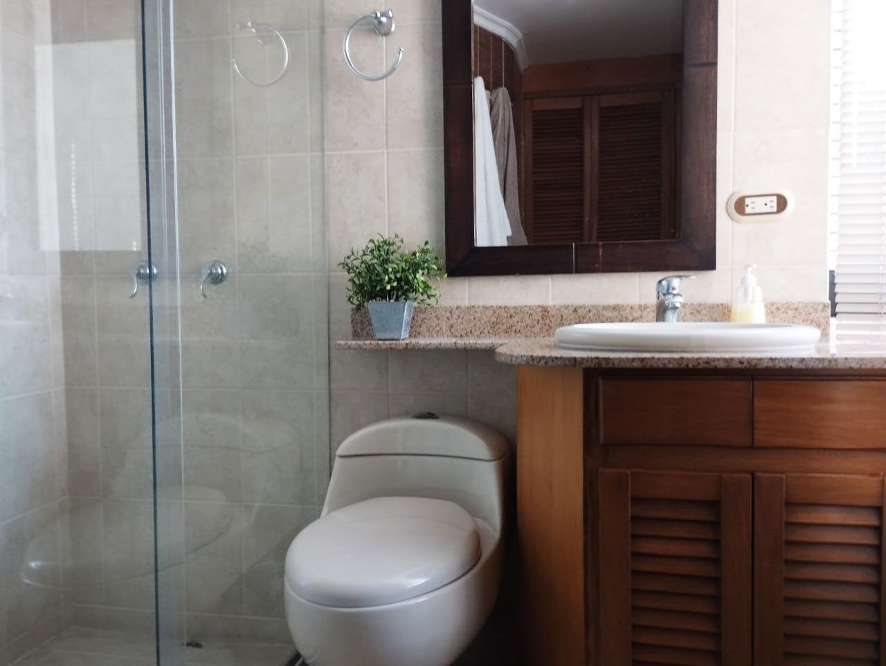 Apartamento en arriendo en Las Lomas No.1, Medellín · foto 14 de 16