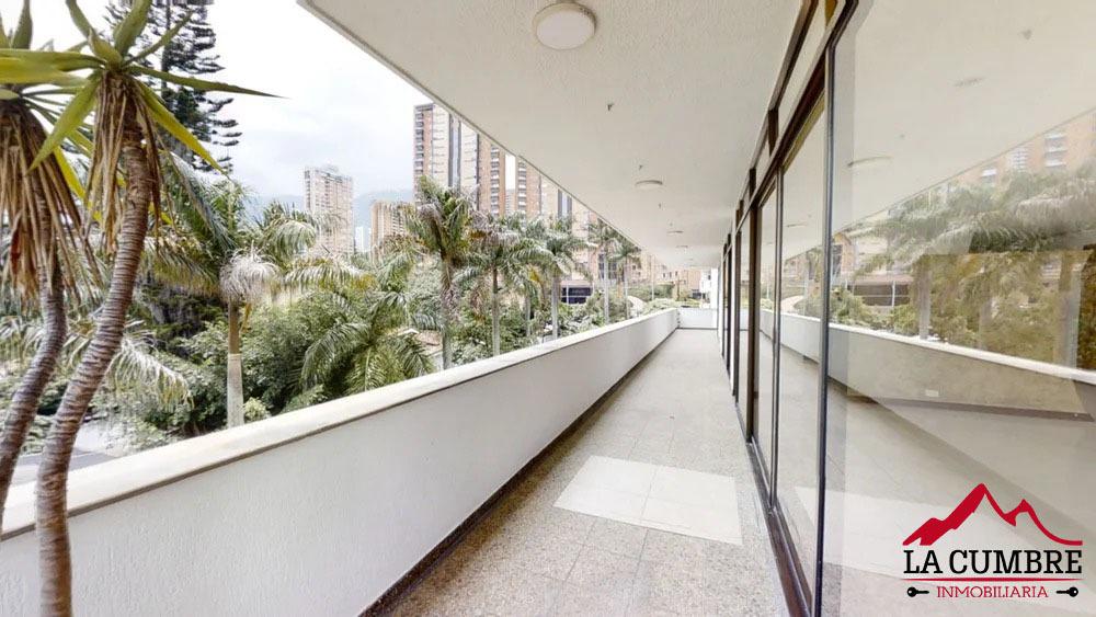 Apartamento de 3 alcobas en arriendo en Los Balsos, Medellín, 250 m² · foto 2 de 9