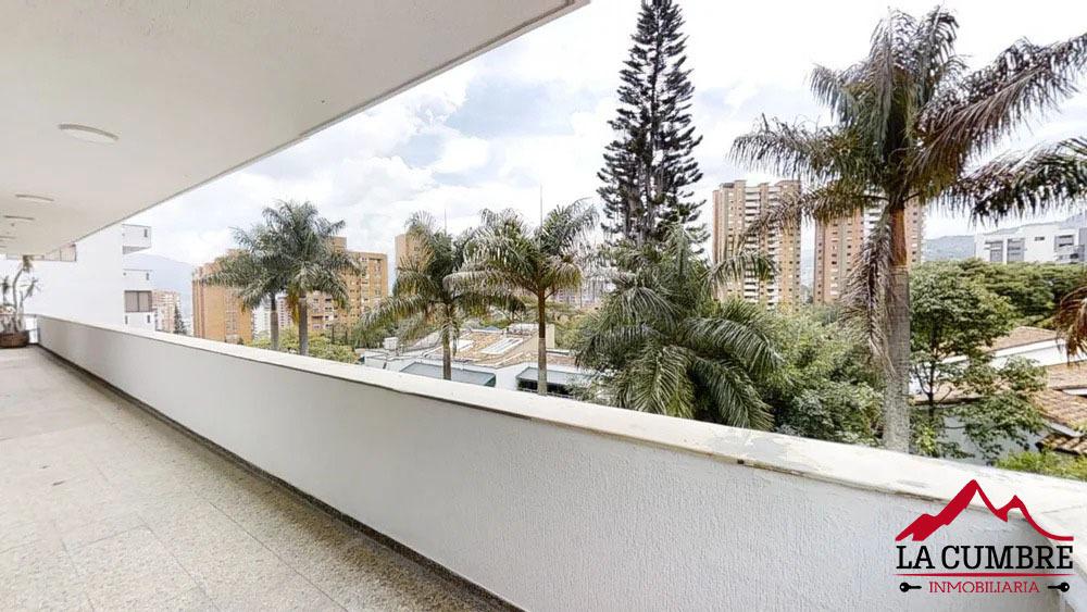 Apartamento de 3 alcobas en arriendo en Los Balsos, Medellín, 250 m² · foto 3 de 9