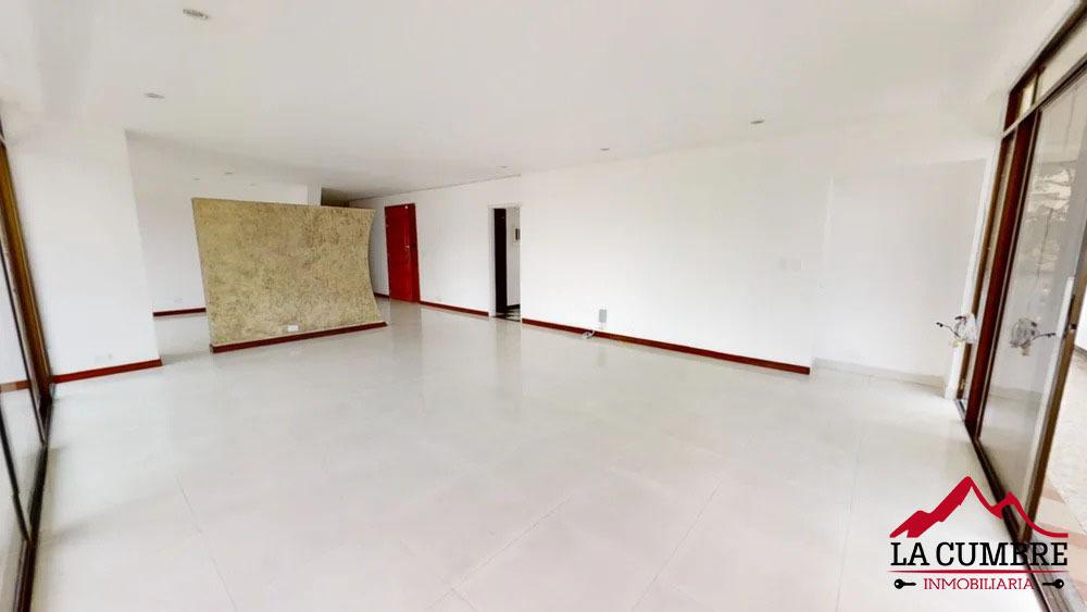 Apartamento de 3 alcobas en arriendo en Los Balsos, Medellín, 250 m² · foto 4 de 9