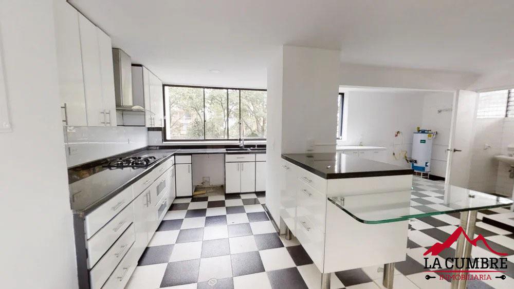 Apartamento de 3 alcobas en arriendo en Los Balsos, Medellín, 250 m² · foto 5 de 9