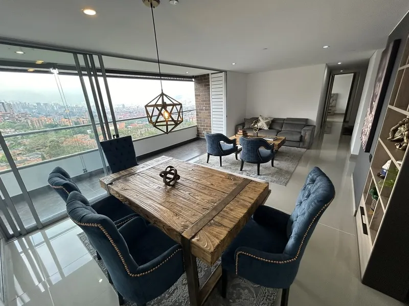 Apartamento de 3 alcobas en venta en La Inmaculada, Envigado, 140 m² · foto 2 de 24