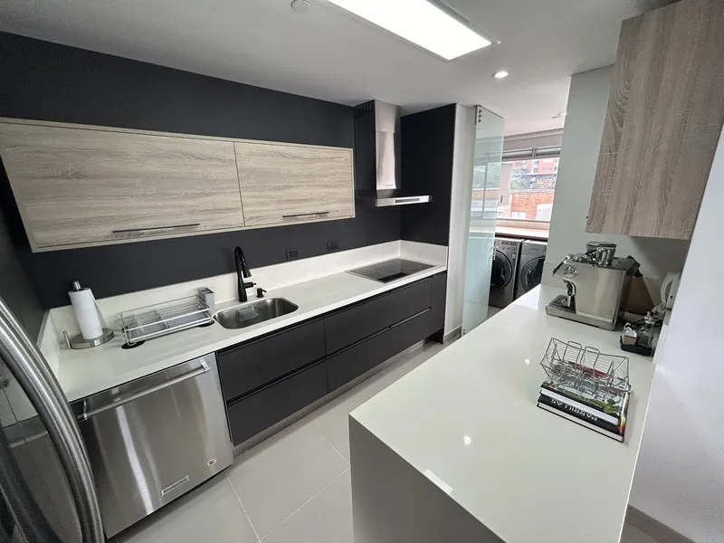 Apartamento de 3 alcobas en venta en La Inmaculada, Envigado, 140 m² · foto 4 de 24