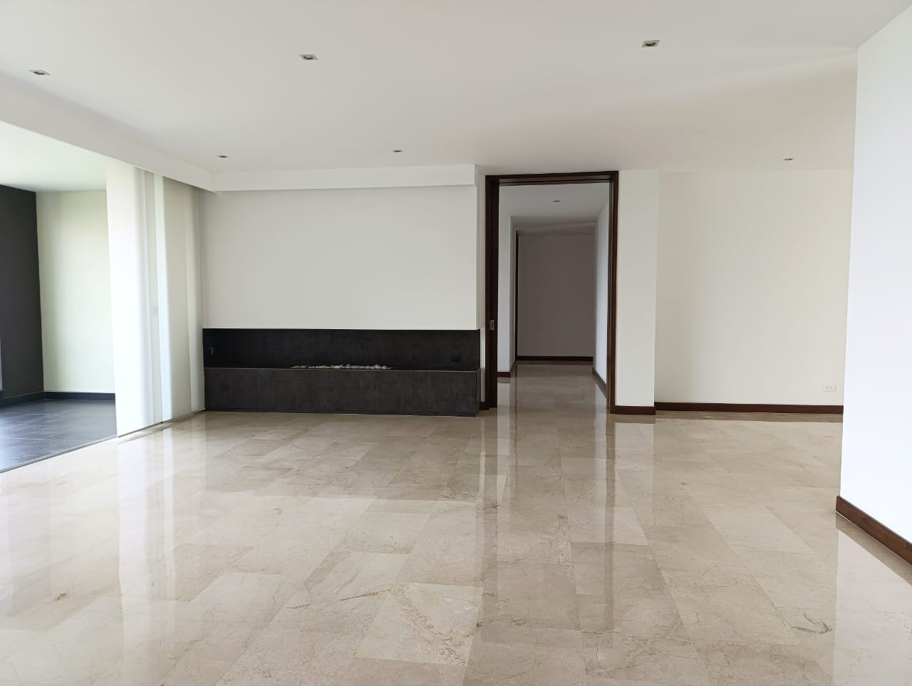 Apartamento en arriendo en Los Balsos, Medellín · foto 2 de 19