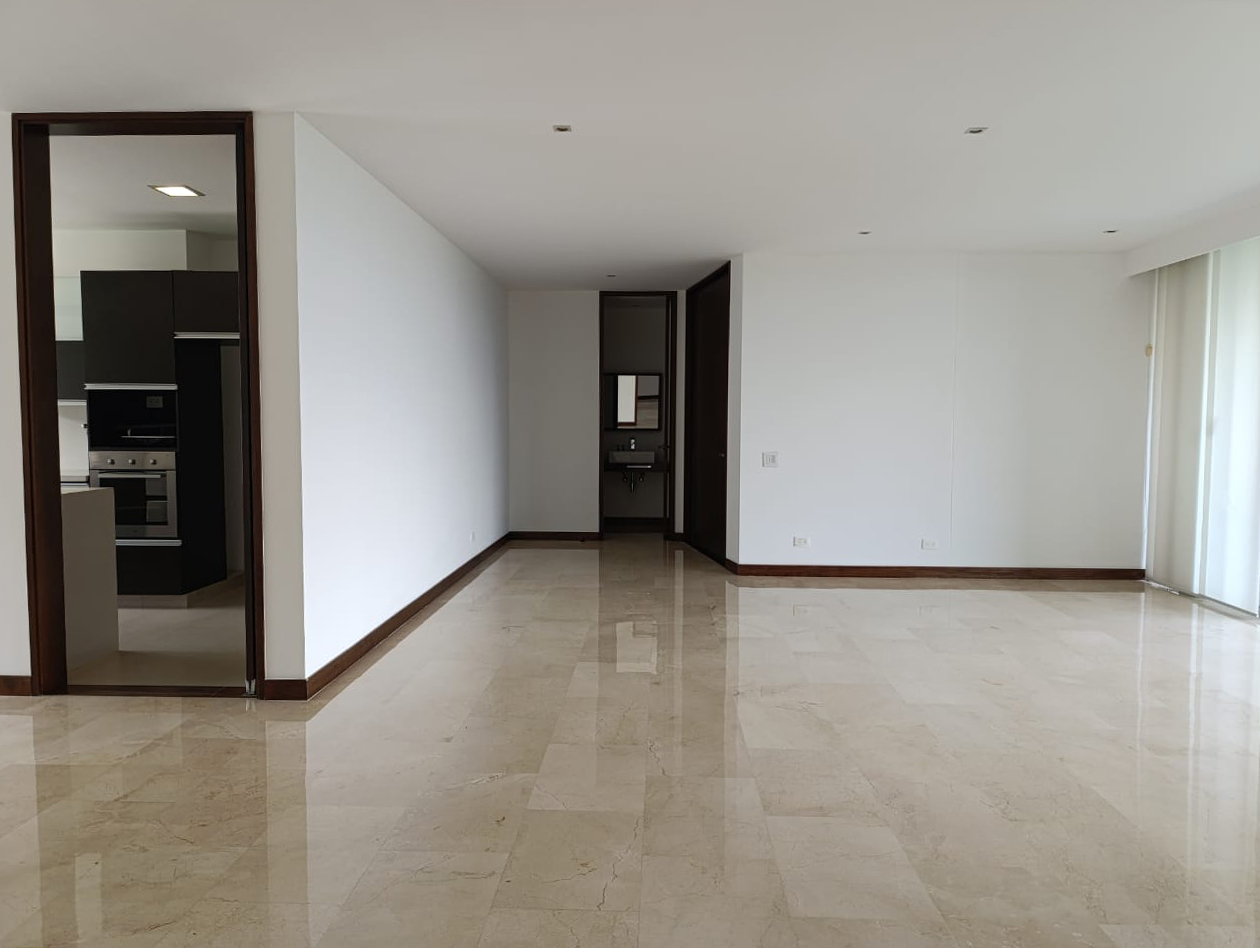 Apartamento en arriendo en Los Balsos, Medellín · foto 3 de 19