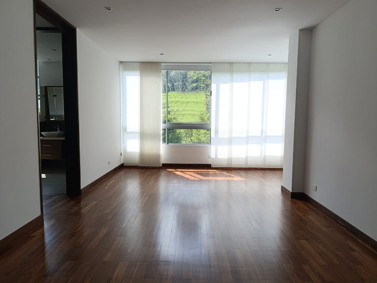 Apartamento en arriendo en Los Balsos, Medellín · foto 8 de 19