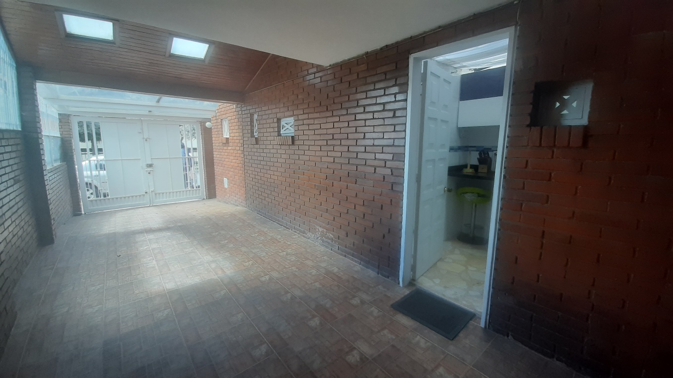 Casa en venta en Alhambra, Bogotá · foto 2 de 24