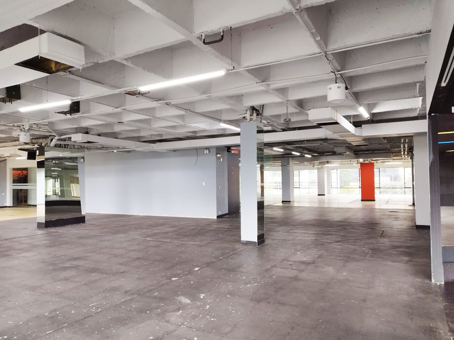Oficina en arriendo en El Poblado, Medellín, 2000 m² · foto 13 de 19