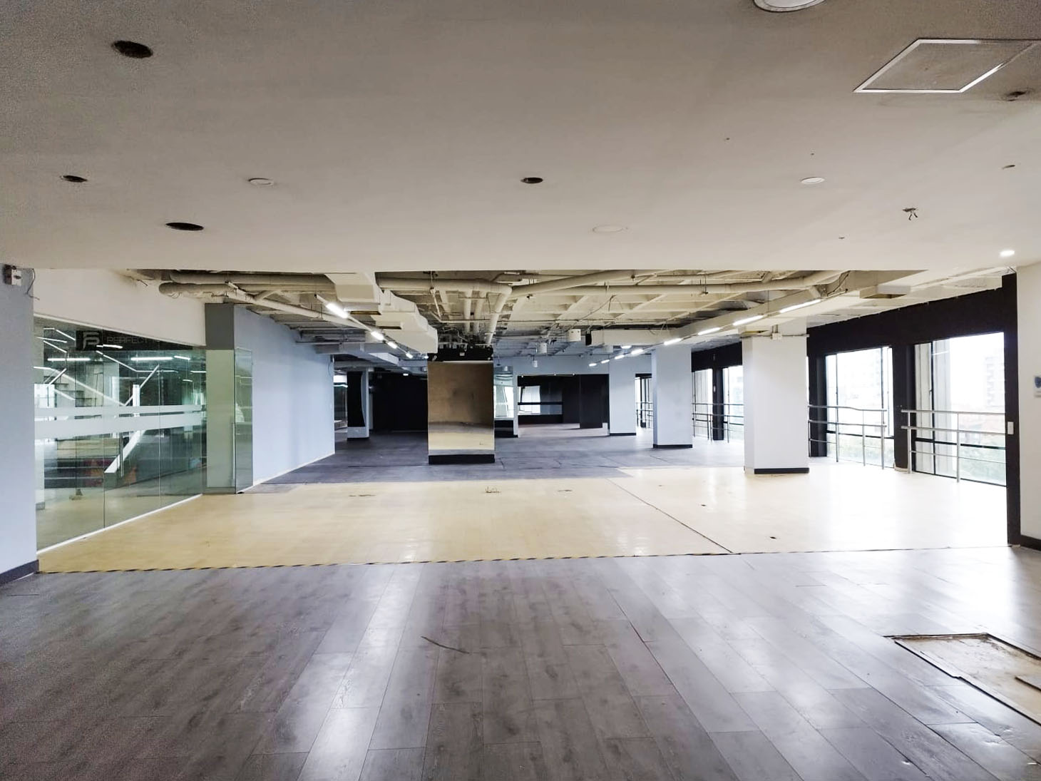 Oficina en arriendo en El Poblado, Medellín, 2000 m² · foto 15 de 19
