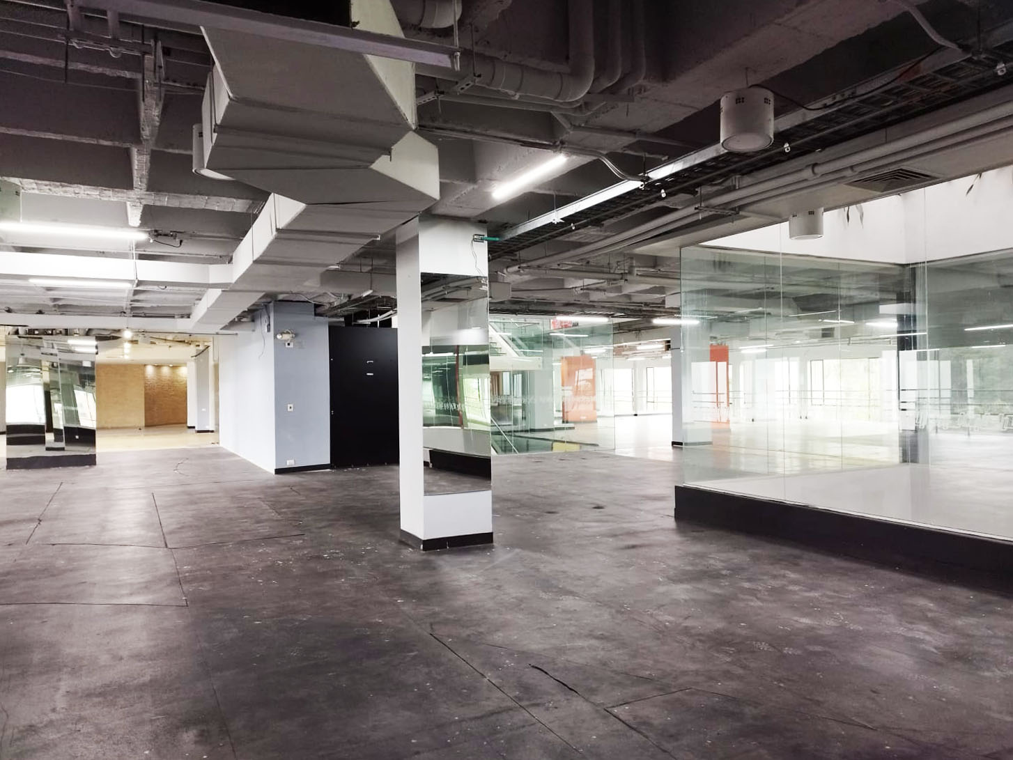 Oficina en arriendo en El Poblado, Medellín, 2000 m² · foto 19 de 19