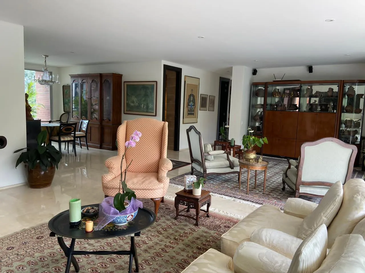 Apartamento de 3 alcobas en venta en El Poblado, Medellín, 262 m² · foto 2 de 16