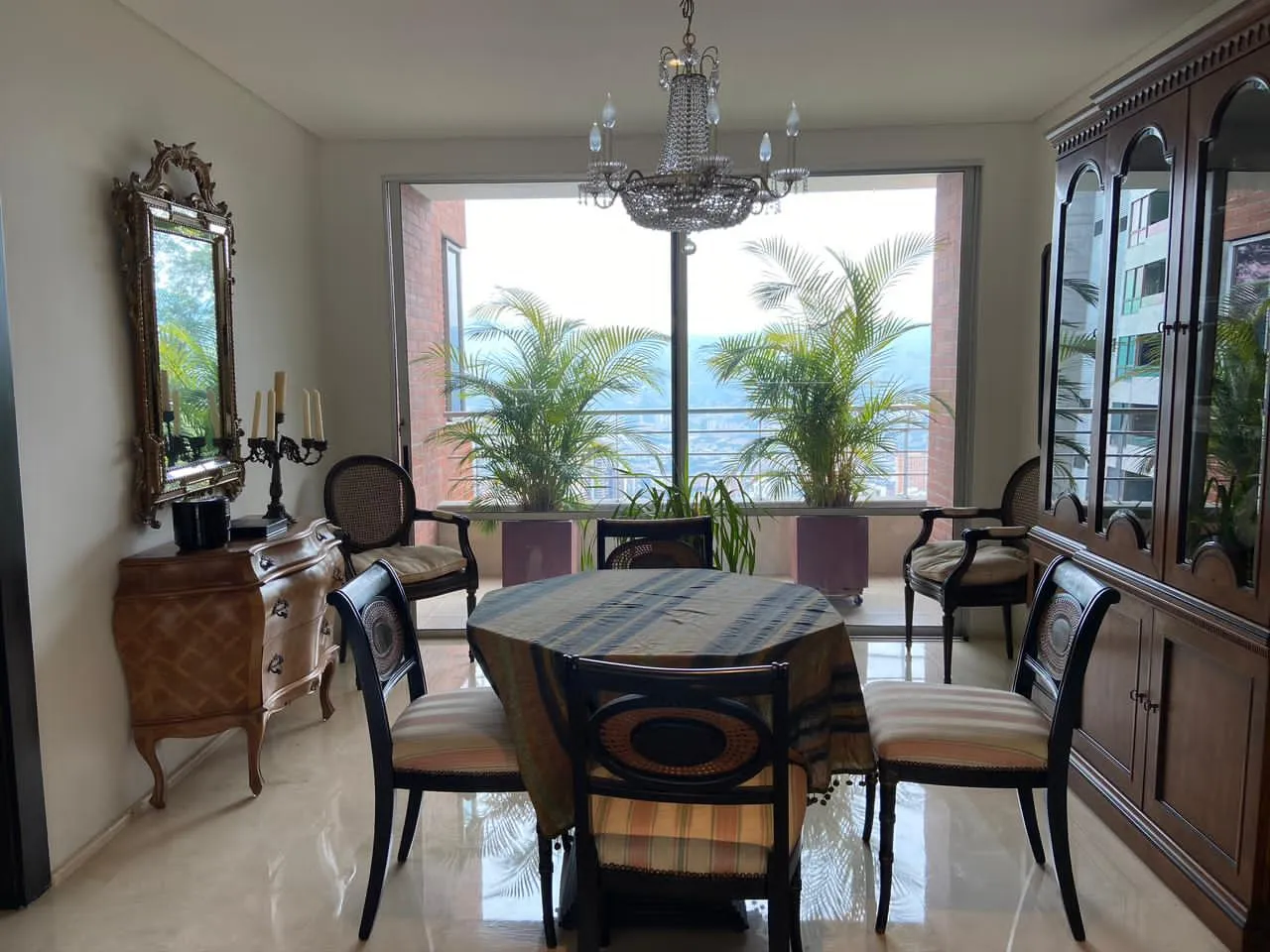 Apartamento de 3 alcobas en venta en El Poblado, Medellín, 262 m² · foto 6 de 16