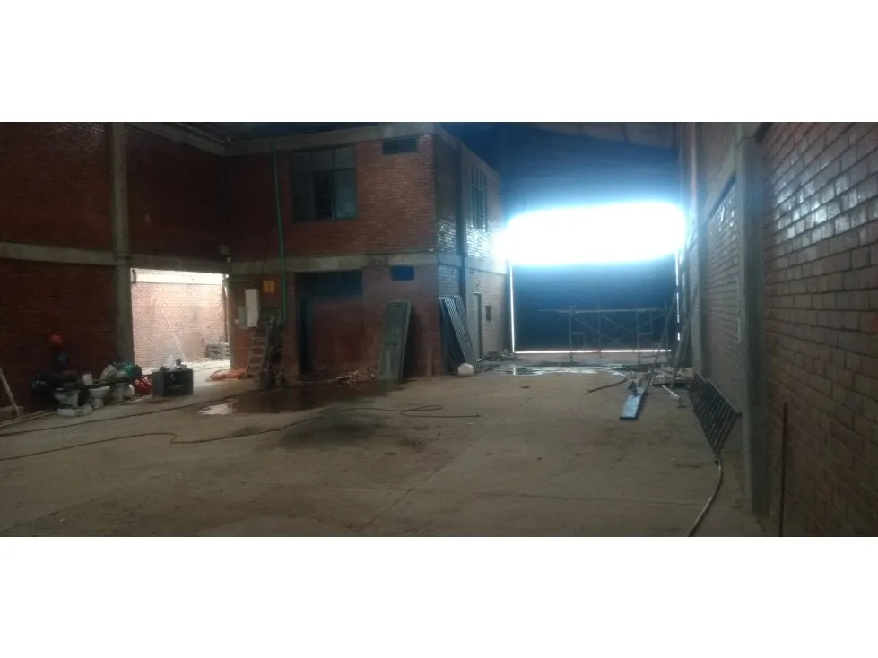 Bodega en arriendo en Juanchito, Candelaria, 1200 m² · foto 2 de 12