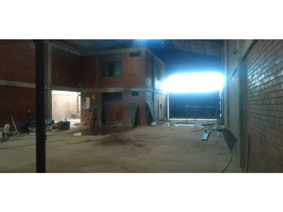 Bodega en arriendo en Juanchito, Candelaria, 1200 m² · foto 8 de 12