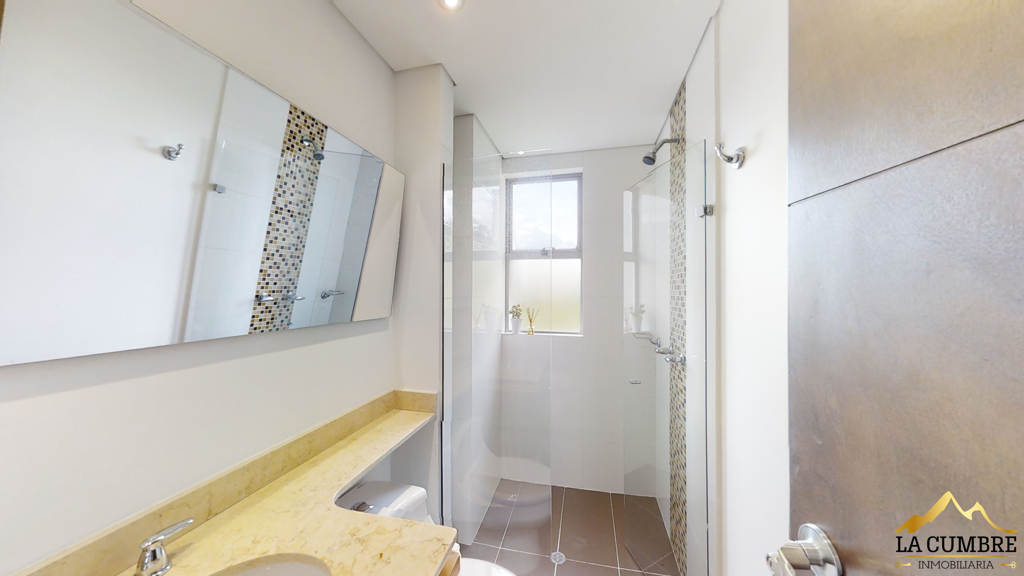 Apartamento en arriendo en Castropol, Medellín · foto 5 de 9