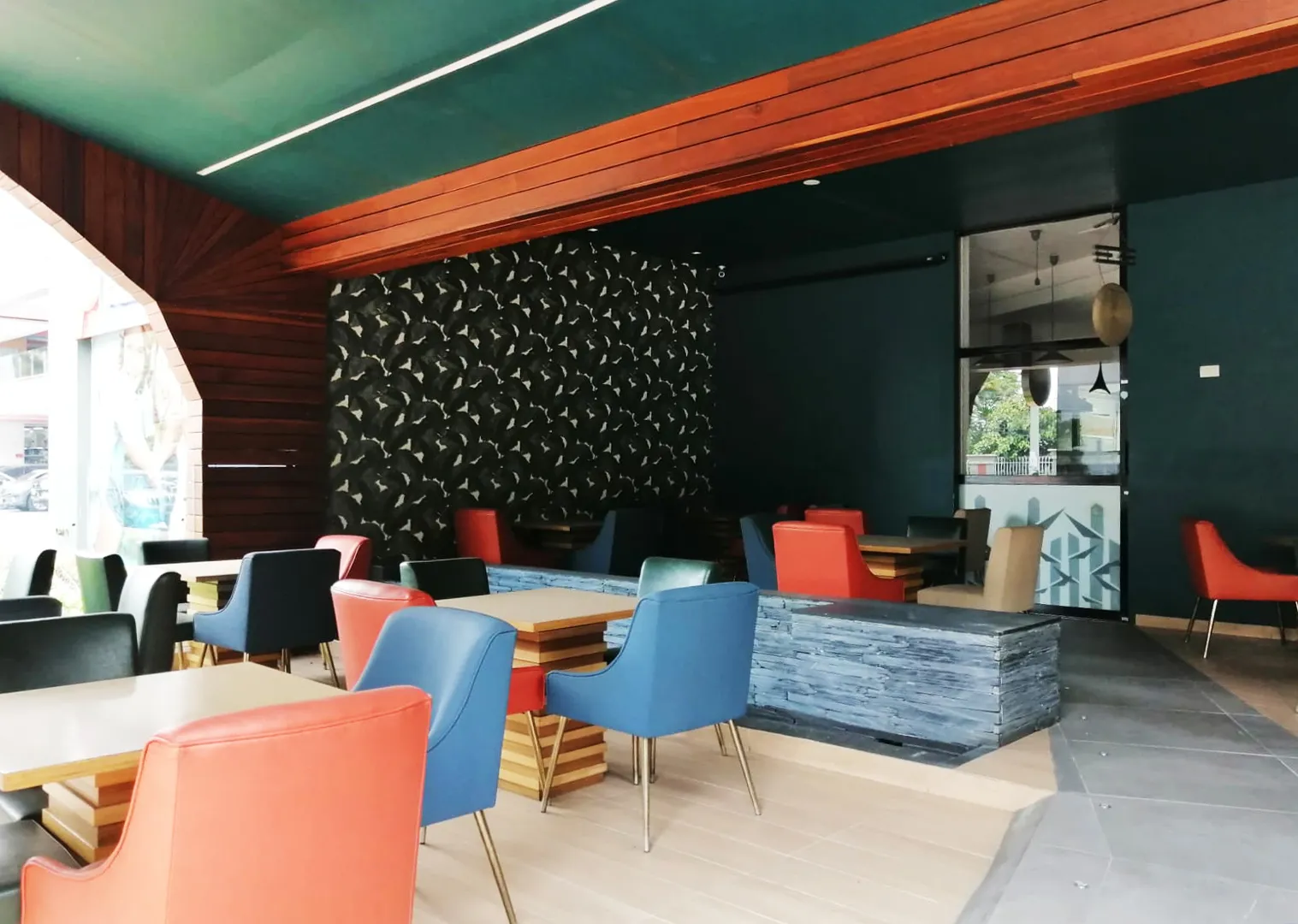 Local en arriendo en El Tesoro, Medellín, 110 m² · foto 3 de 6
