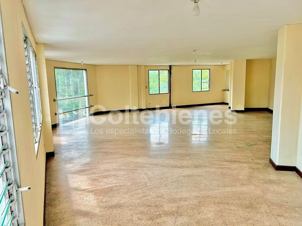 Edificio en arriendo en Laureles, Medellín, 392 m² · foto 4 de 13
