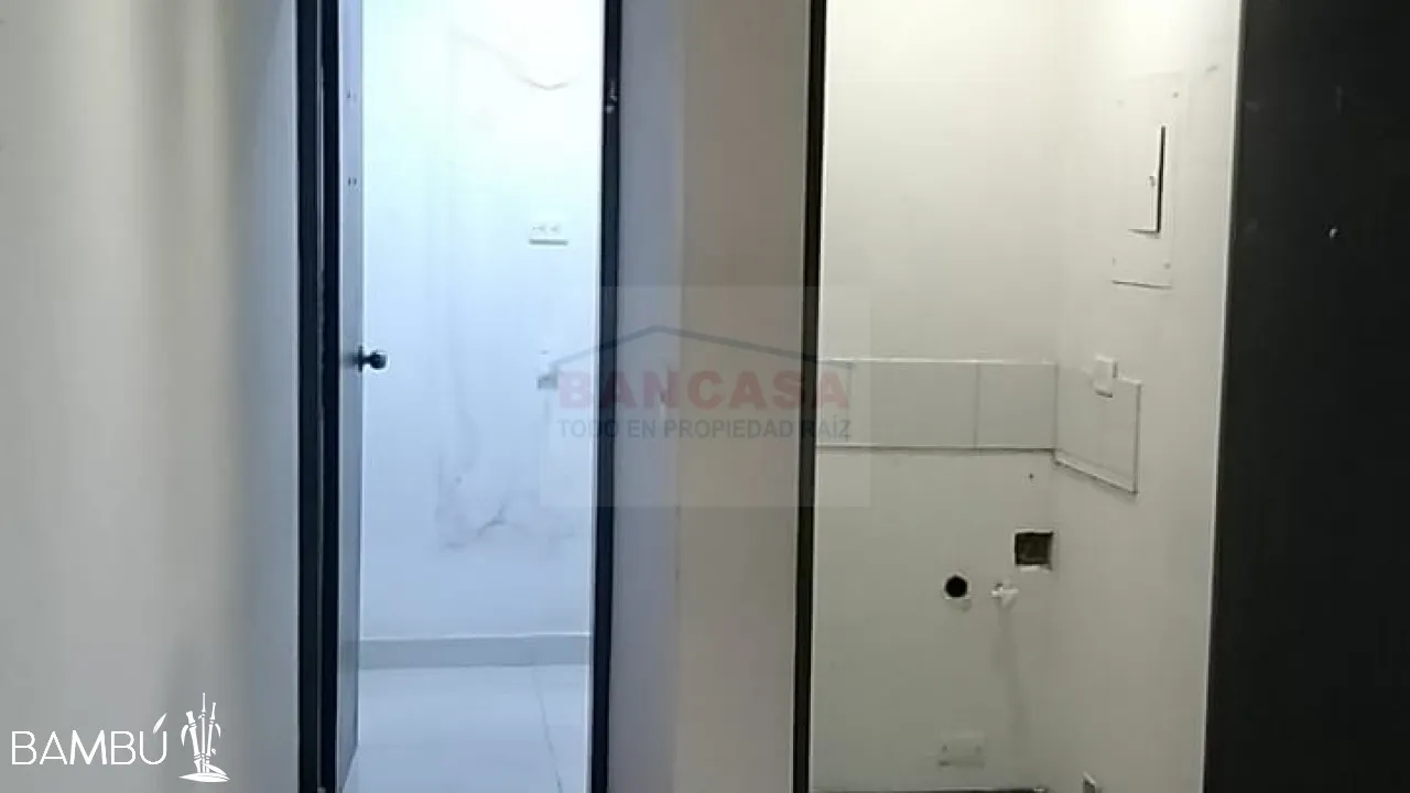 Local en venta en La Candelaria, Medellín, 60 m² · foto 2 de 5