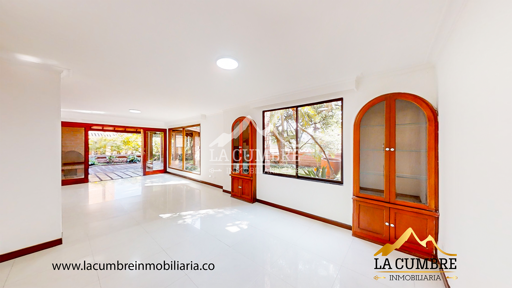 Casa de 4 alcobas en venta en La Florida, Medellín, 280 m² · foto 2 de 19