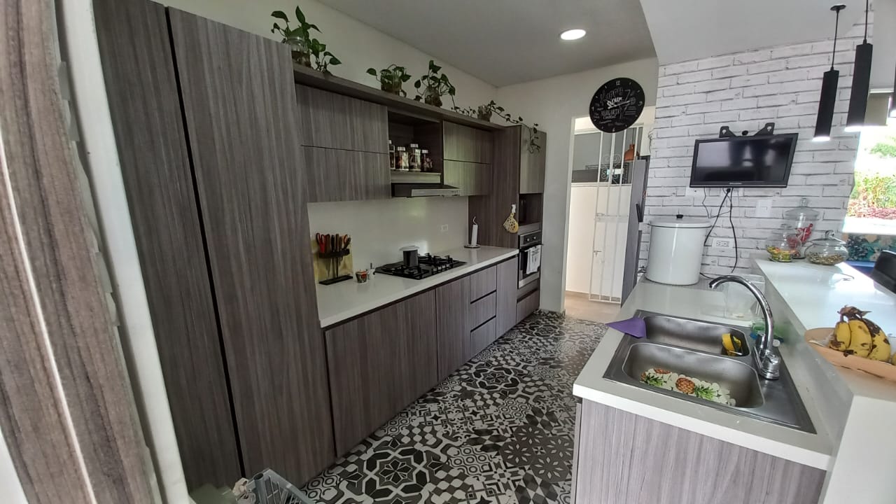 Casa de 5 alcobas en venta en Vía El Caimo, Armenia, 300 m² · foto 10 de 21