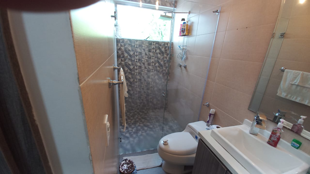 Casa de 5 alcobas en venta en Vía El Caimo, Armenia, 300 m² · foto 13 de 21