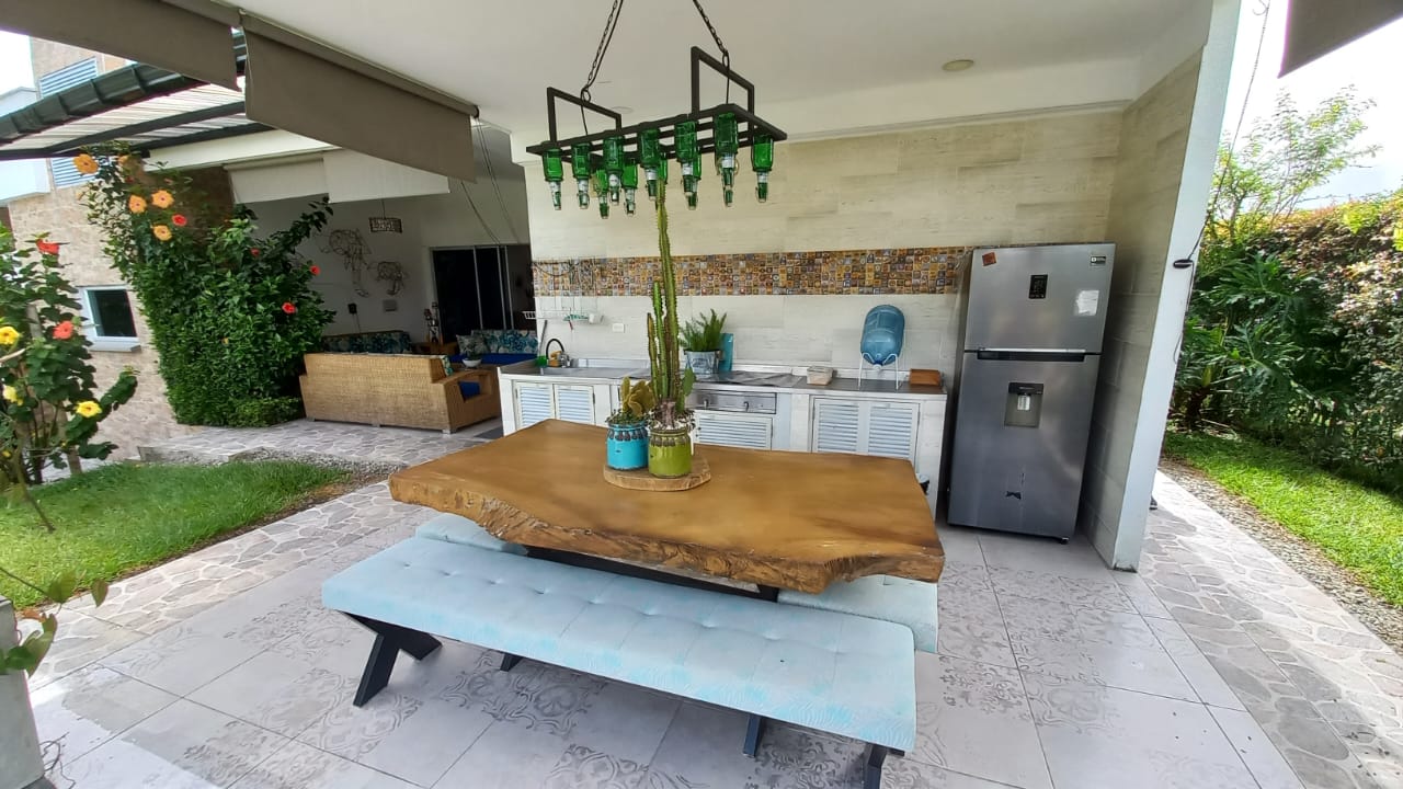Casa de 5 alcobas en venta en Vía El Caimo, Armenia, 300 m² · foto 20 de 21