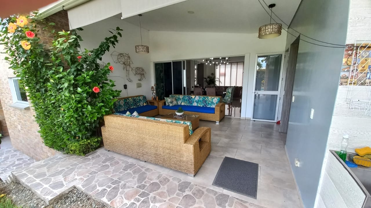 Casa de 5 alcobas en venta en Vía El Caimo, Armenia, 300 m² · foto 3 de 21