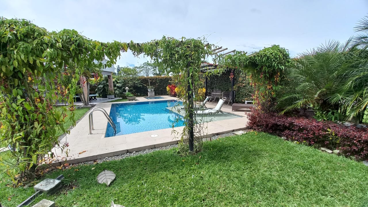 Casa de 5 alcobas en venta en Vía El Caimo, Armenia, 300 m² · foto 6 de 21