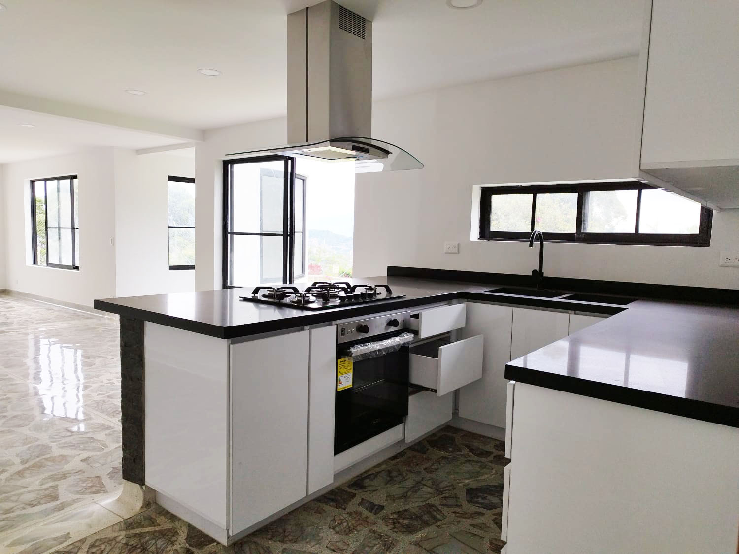 4BR House in Camino Verde (300 m²) - 4