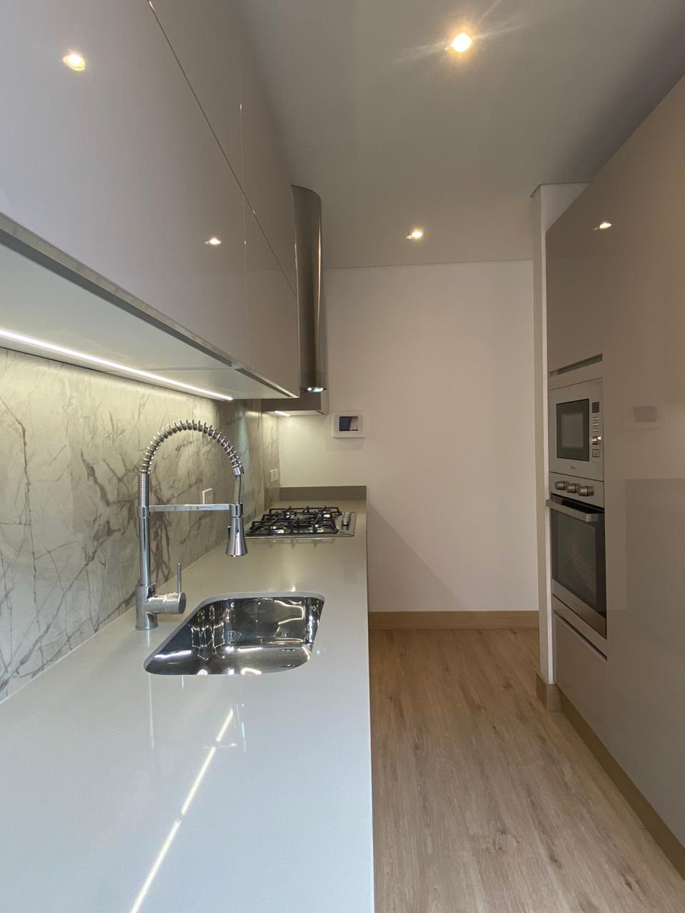 Apartamento de 3 alcobas en venta en Santa Barbara Occidental, Bogotá, 114 m² · foto 10 de 24