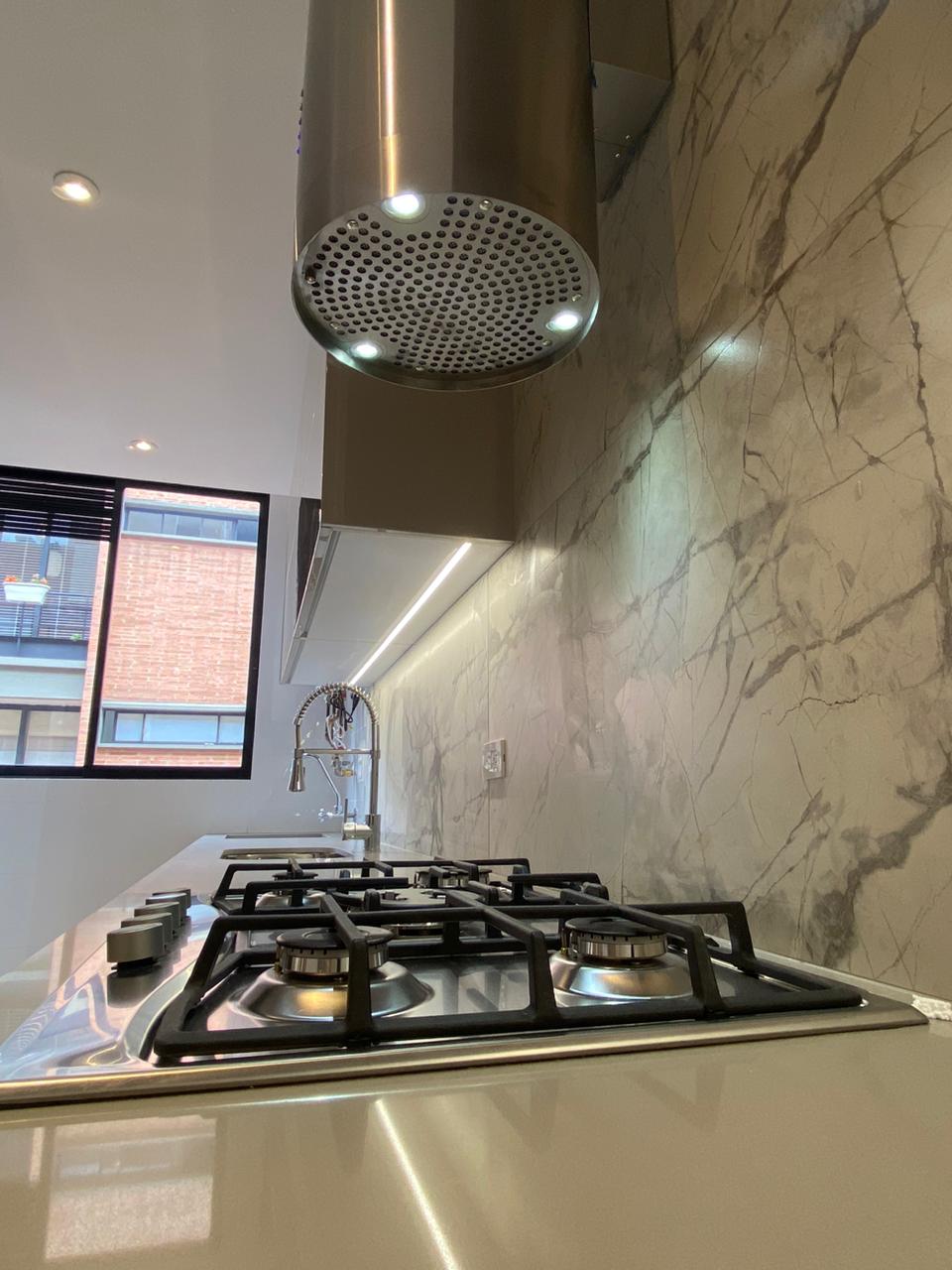 Apartamento de 3 alcobas en venta en Santa Barbara Occidental, Bogotá, 114 m² · foto 11 de 24
