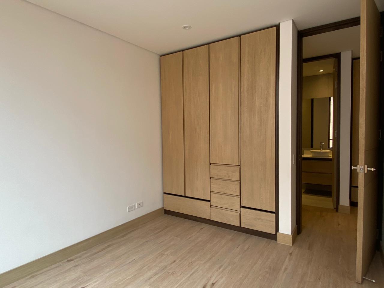 Apartamento de 3 alcobas en venta en Santa Barbara Occidental, Bogotá, 114 m² · foto 21 de 24