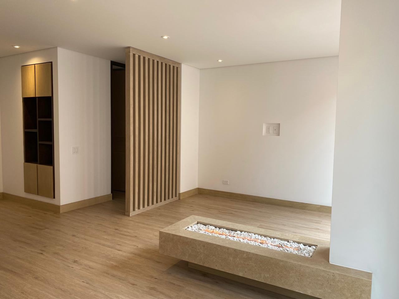 Apartamento de 3 alcobas en venta en Santa Barbara Occidental, Bogotá, 114 m² · foto 2 de 24