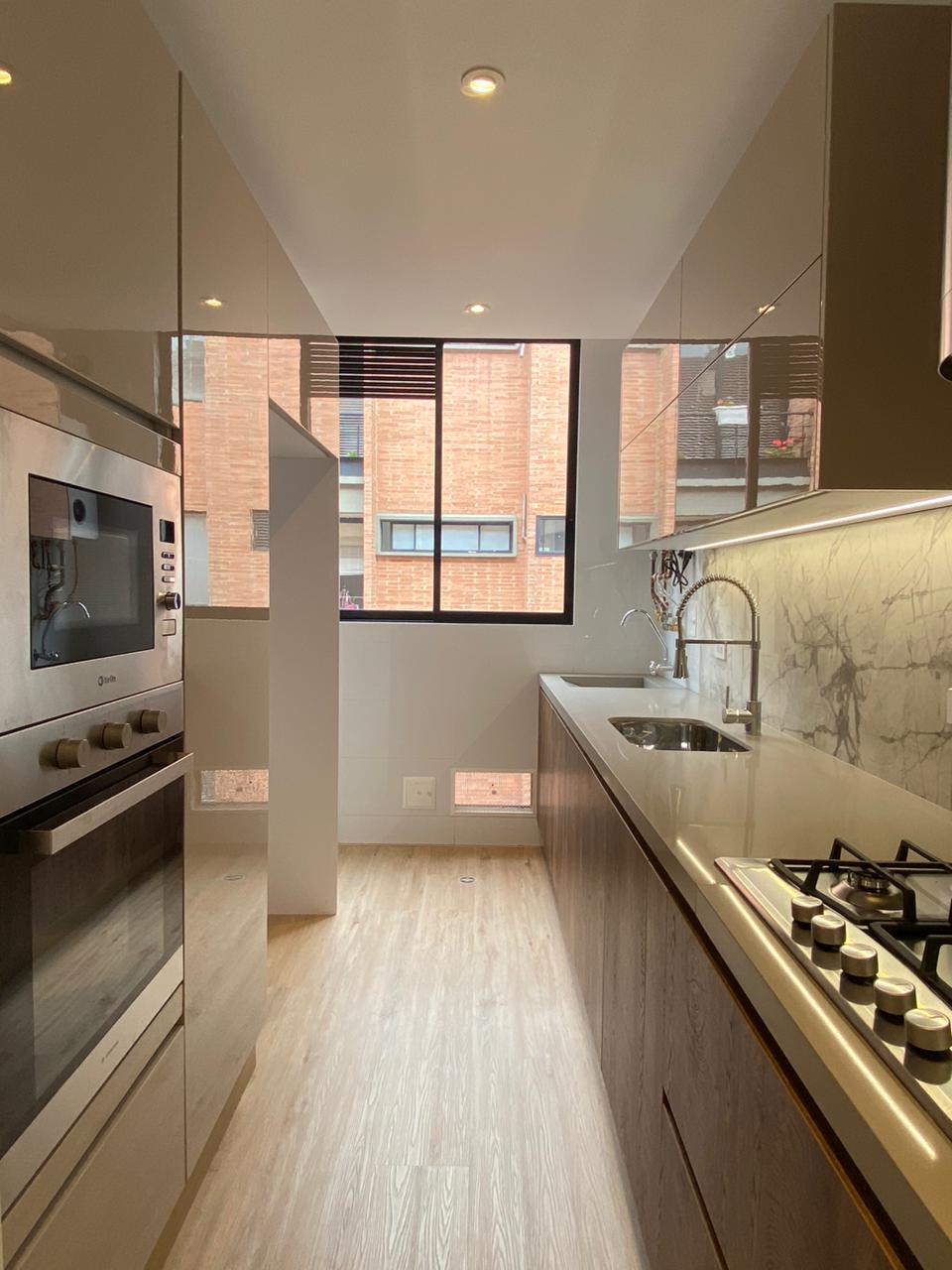 Apartamento de 3 alcobas en venta en Santa Barbara Occidental, Bogotá, 114 m² · foto 8 de 24