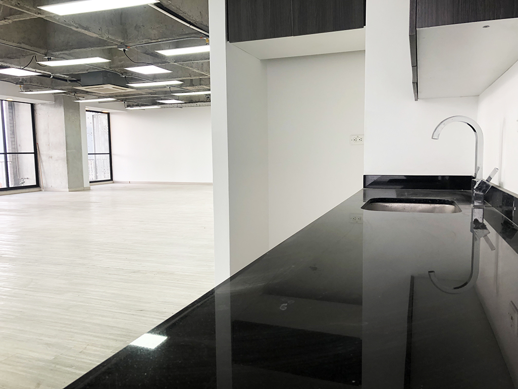 Oficina en arriendo en Las Lomas No.1, Medellín, 193 m² · foto 4 de 11