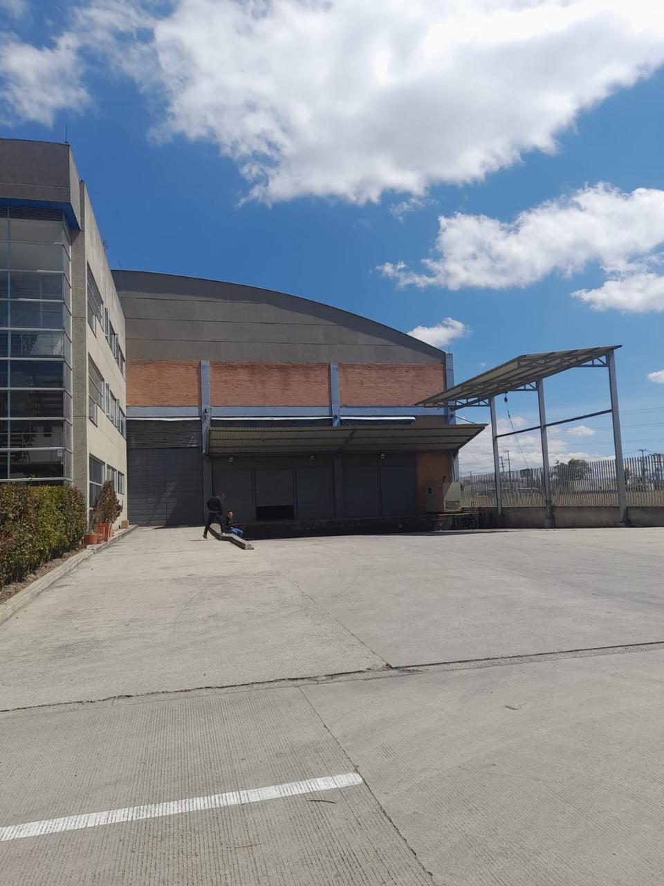 Bodega en arriendo en Parque Industrial San Jorge, Madrid, 3978 m² · foto 4 de 9