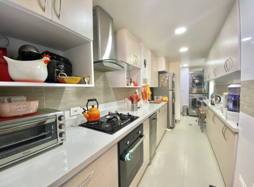 Apartamento en venta en Santa Barbara, Bogotá · foto 8 de 24