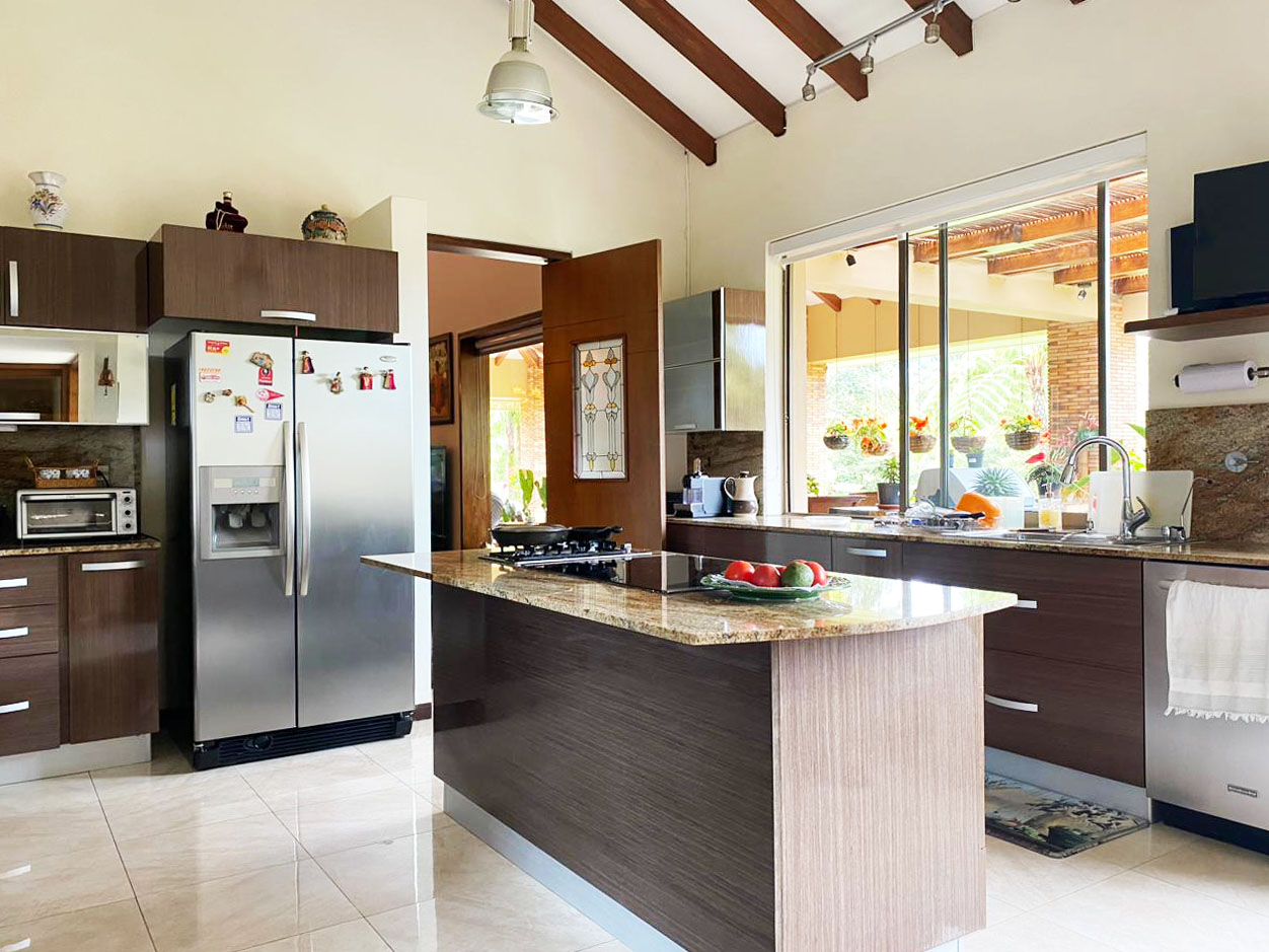 Casa de 3 alcobas en venta en Llano Grande, Rionegro, 674 m² · foto 2 de 20