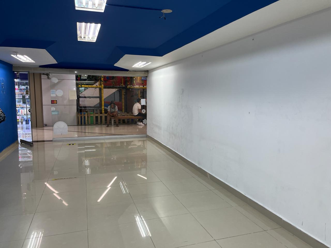 Local en venta en La Candelaria, Medellín, 52 m² · foto 3 de 8
