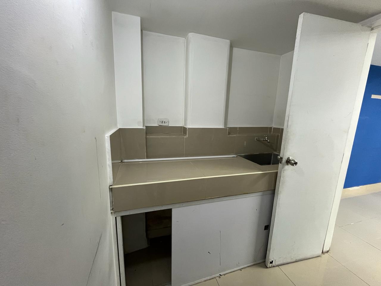 Local en venta en La Candelaria, Medellín, 52 m² · foto 5 de 8