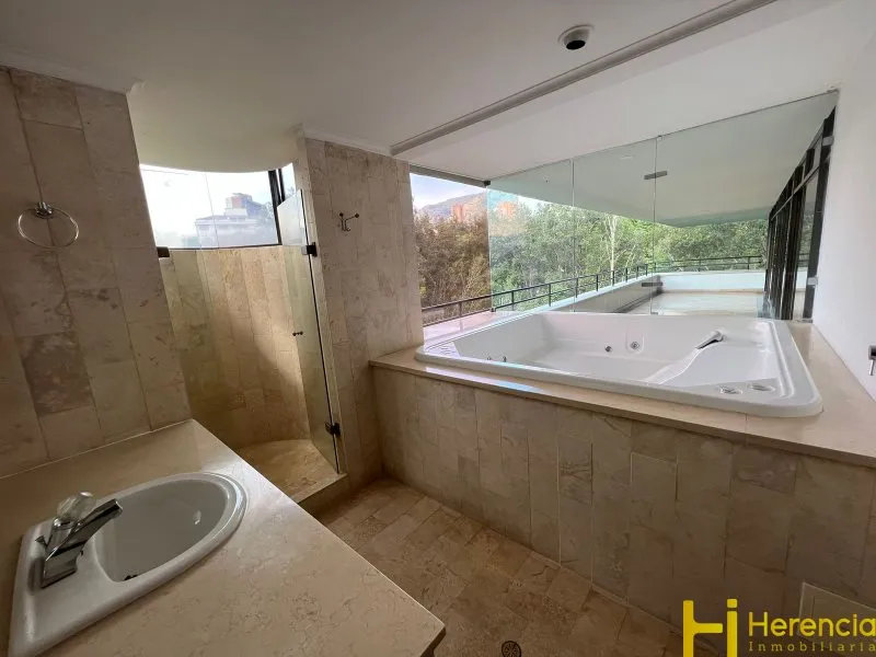 Apartamento de 3 alcobas en venta en San Lucas, Medellín, 366 m² · foto 14 de 24