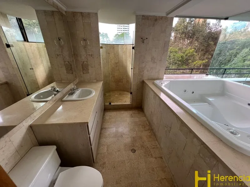 Apartamento de 3 alcobas en venta en San Lucas, Medellín, 366 m² · foto 15 de 24