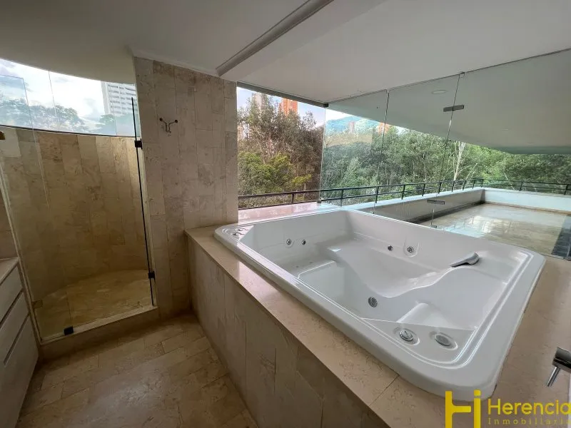 Apartamento de 3 alcobas en venta en San Lucas, Medellín, 366 m² · foto 17 de 24