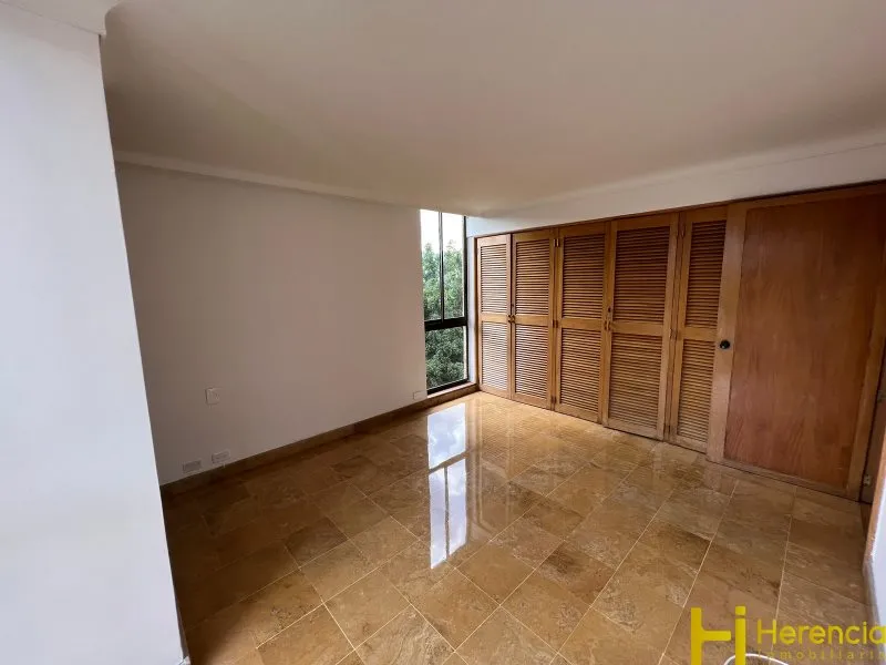 Apartamento de 3 alcobas en venta en San Lucas, Medellín, 366 m² · foto 4 de 24
