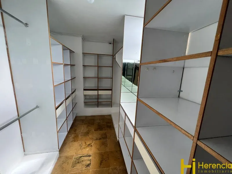 Apartamento de 3 alcobas en venta en San Lucas, Medellín, 366 m² · foto 8 de 24