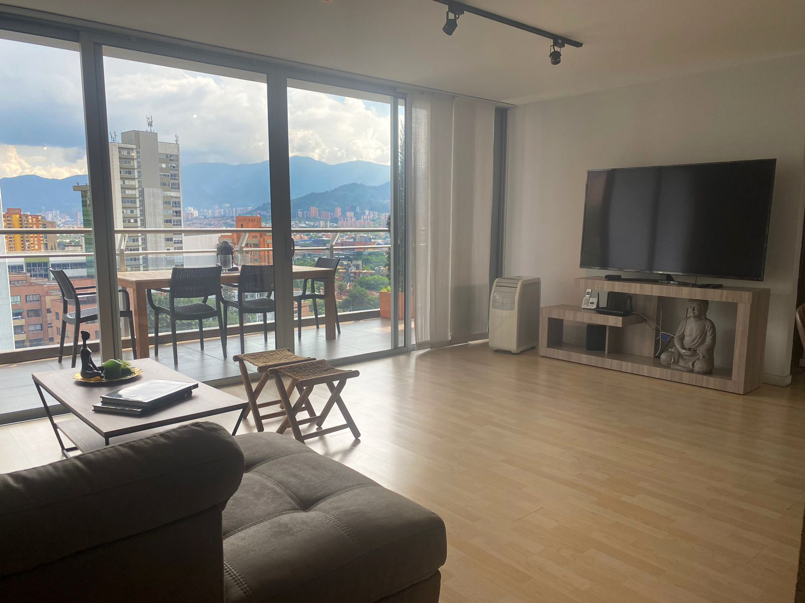 Apartamento en arriendo en Milla De Oro, Medellín · foto 3 de 19