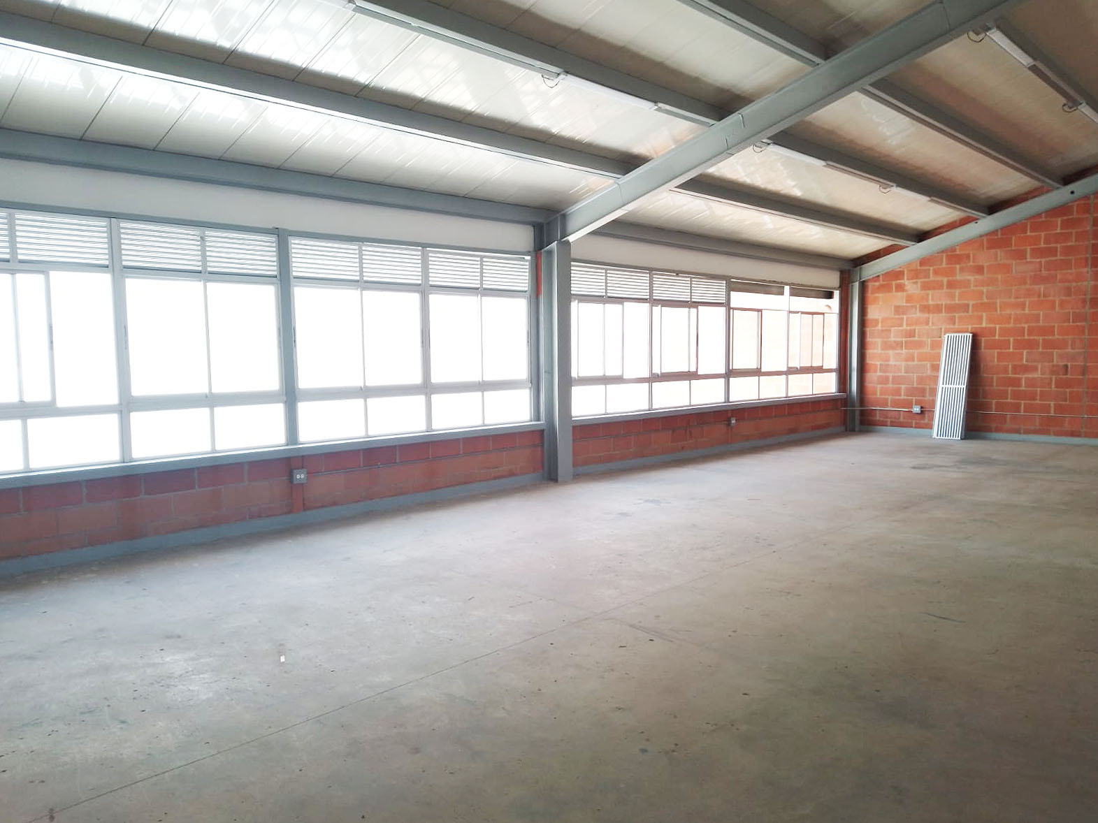 Local en arriendo en Simon Bolivar, Medellín, 260 m² · foto 11 de 12